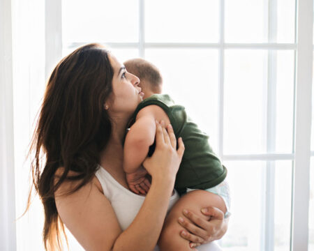 mom soothing baby encouragement for moms