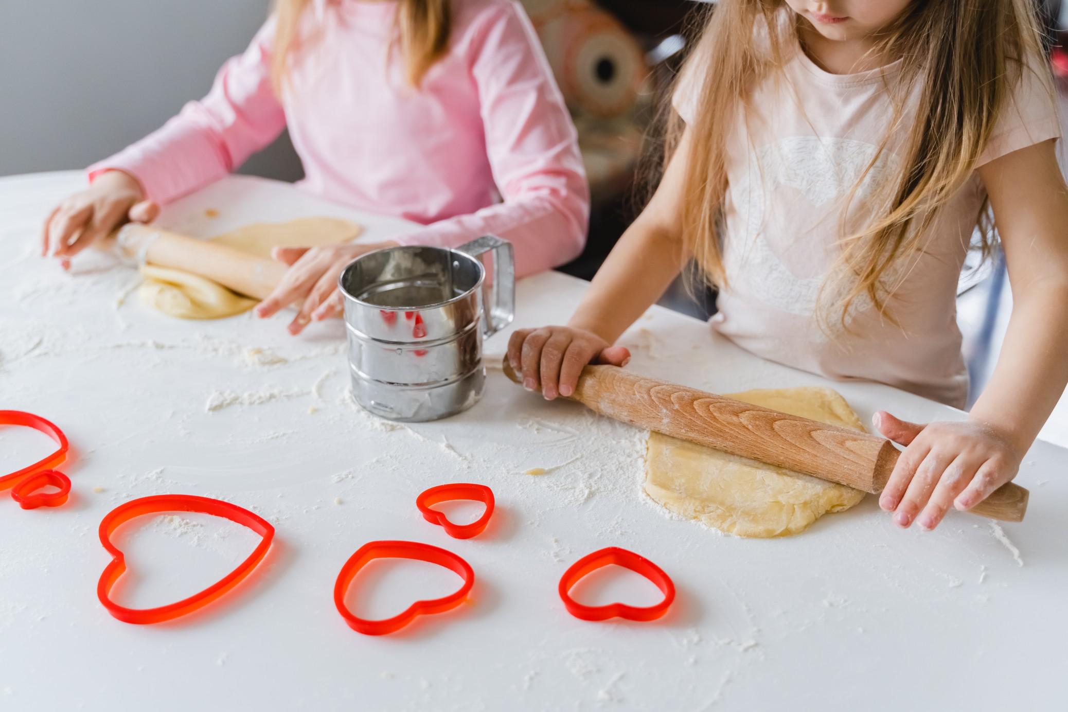 valentines day snacks for kids featured